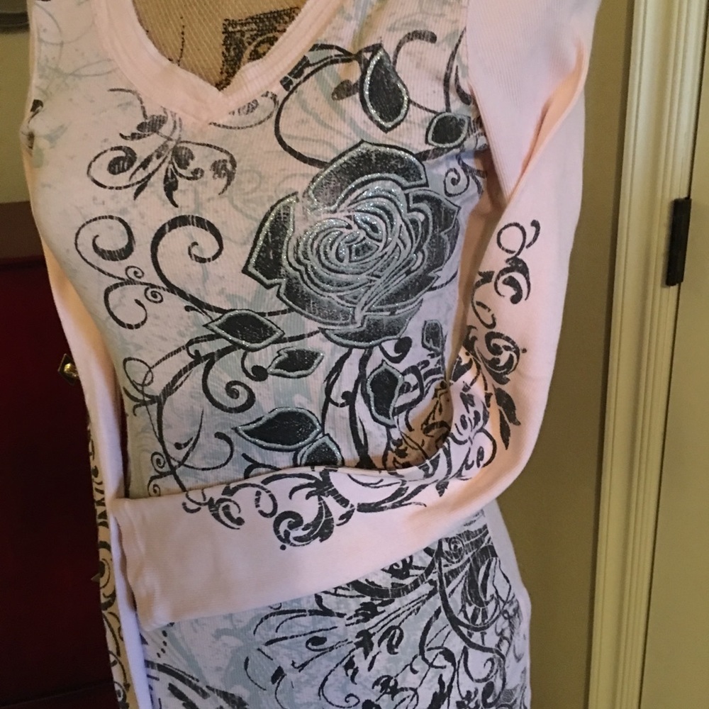 Mudd Rose and Glitter Embellishments Top - Picture 2 of 6